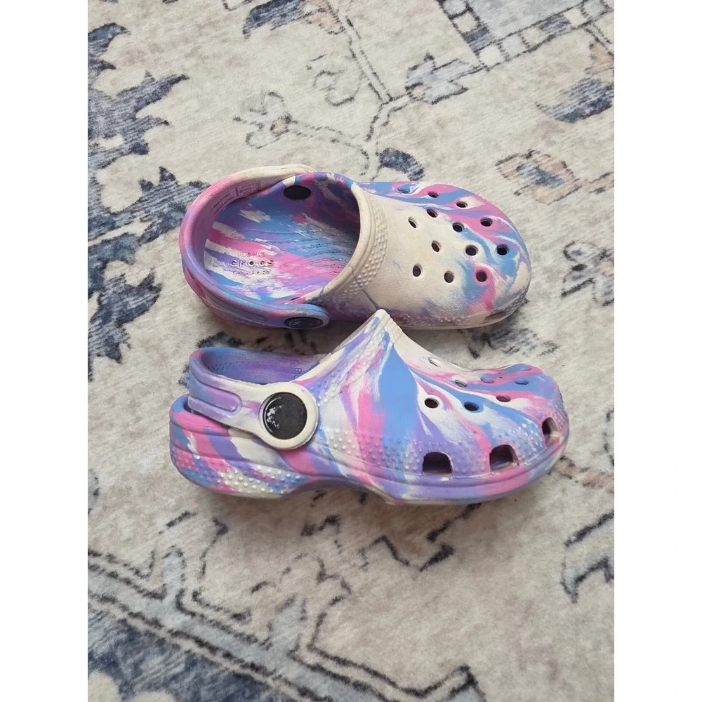 Crocs Toddler 8 Blue PInk Marbled Swirl Slip On Shoes Outdoors